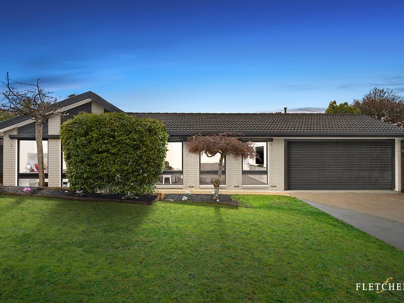 11 Summerhill Park Drive, Mooroolbark, Vic 3138 Property Details