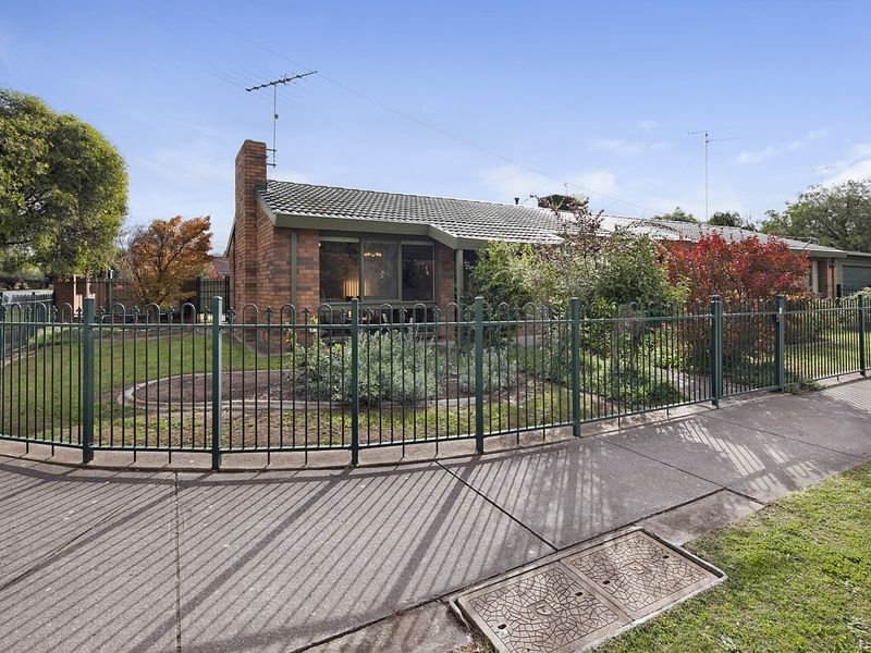 2 Oberon Drive, Belmont, Vic 3216 Property Details