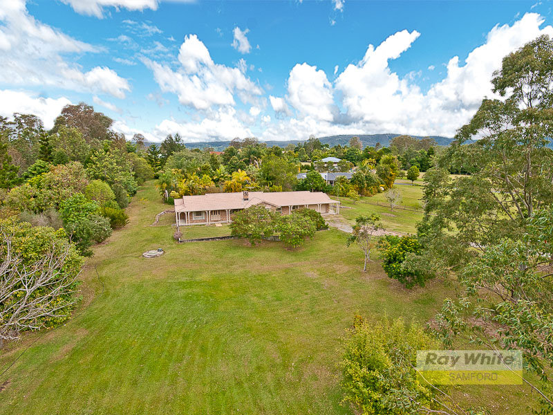 19 Greenwood Cres, Samford Valley, QLD 4520