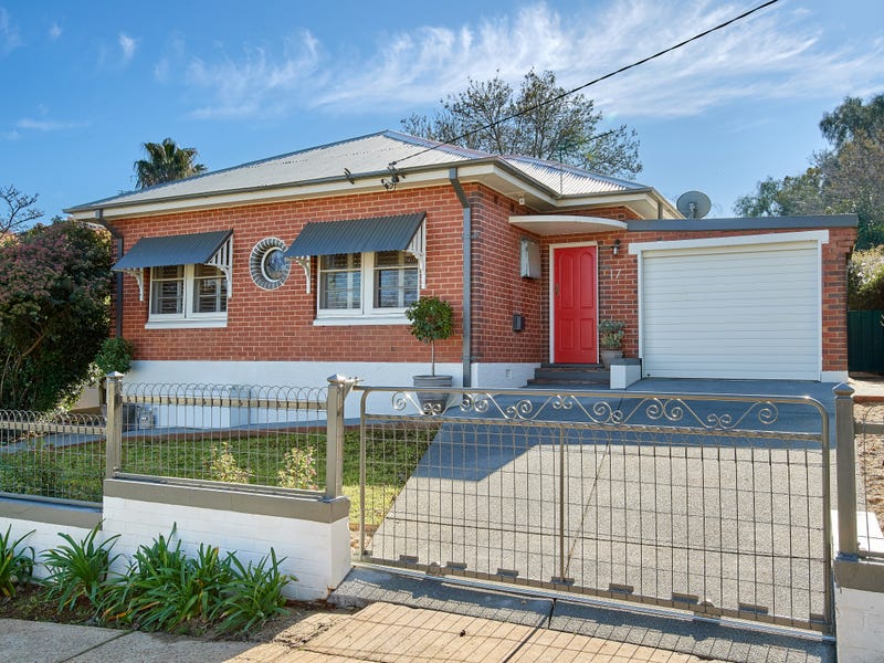 17 Urana Street, Turvey Park, NSW 2650