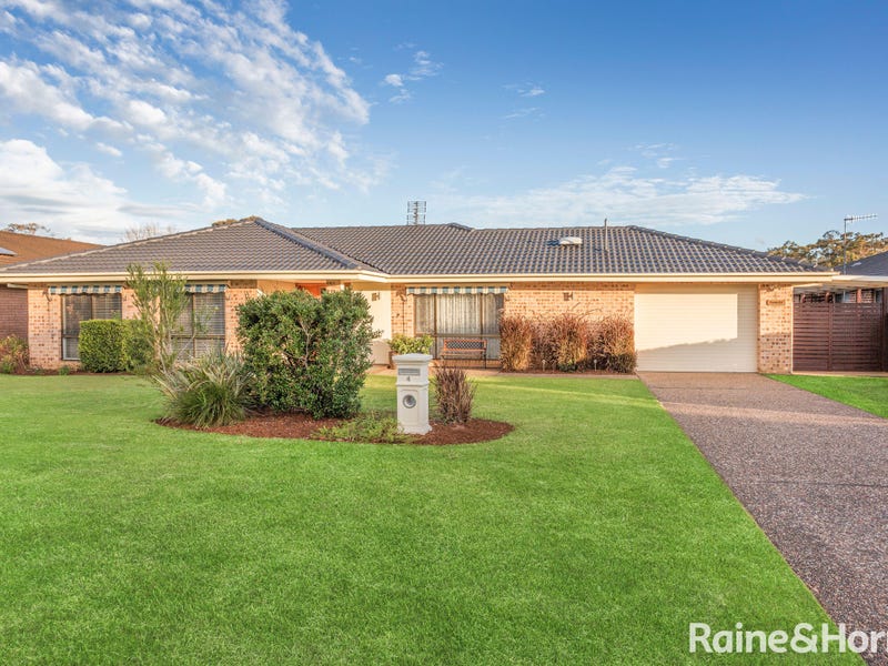 4 Cavalier Parade, Bomaderry, NSW 2541