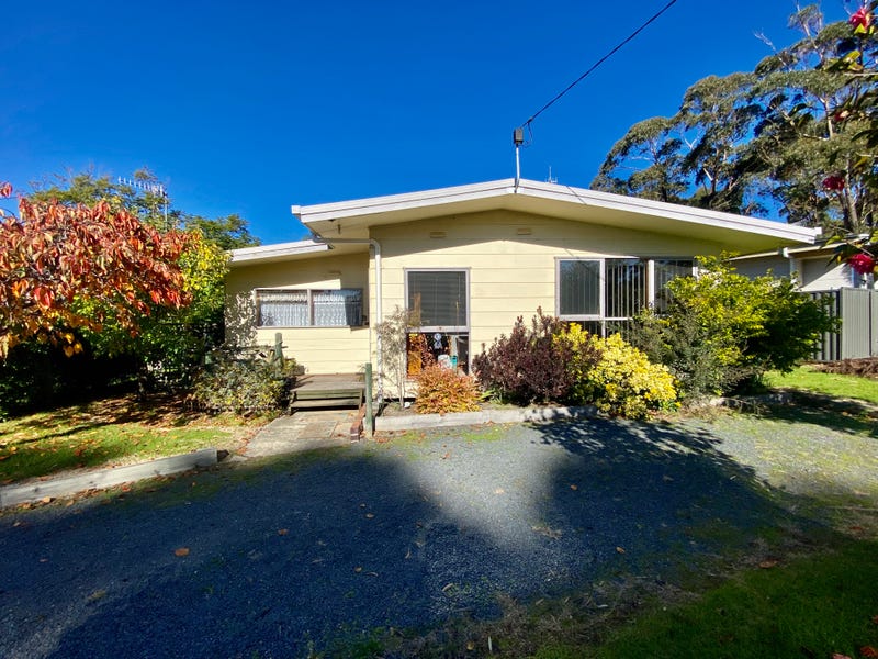 2 Maurice Avenue, Mallacoota, Vic 3892 House for Rent