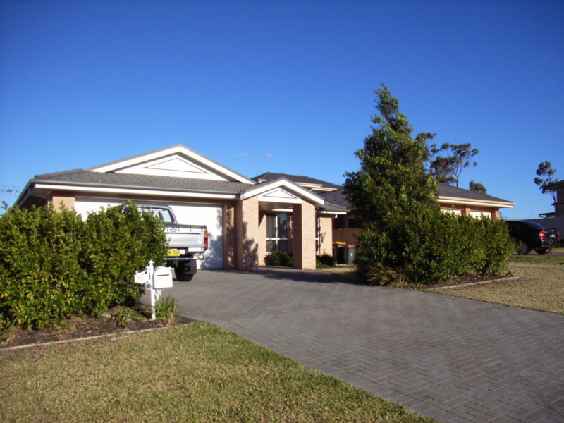 10 Hibiscus Place, Bomaderry, NSW 2541