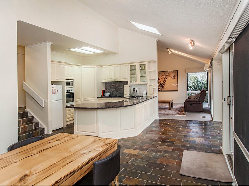 8 Peachwood Place, Croydon Hills, VIC 3136