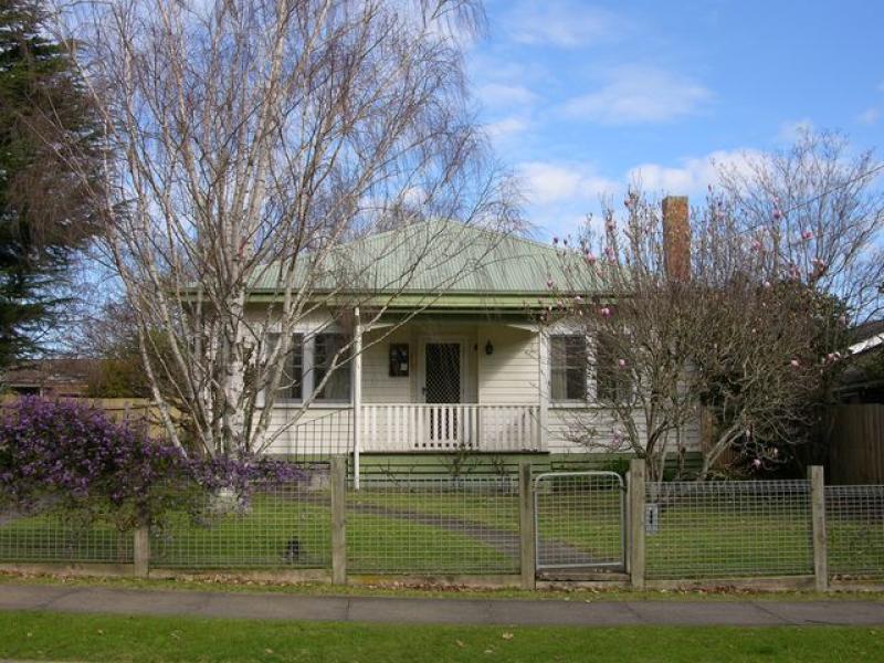 34 Young Street, Drouin, Vic 3818 Property Details