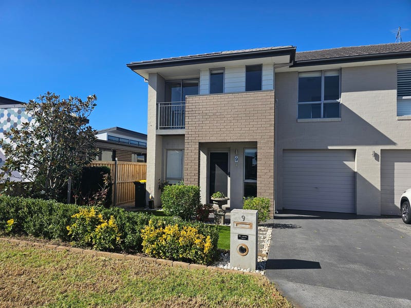 9 Lookout Circuit, Stanhope Gardens, NSW 2768