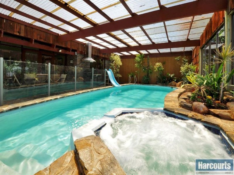 18 Canberra Drive, Aberfoyle Park, SA 5159