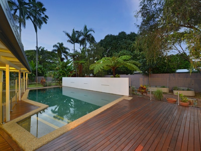 6 Lockwood Close, Whitfield, QLD 4870