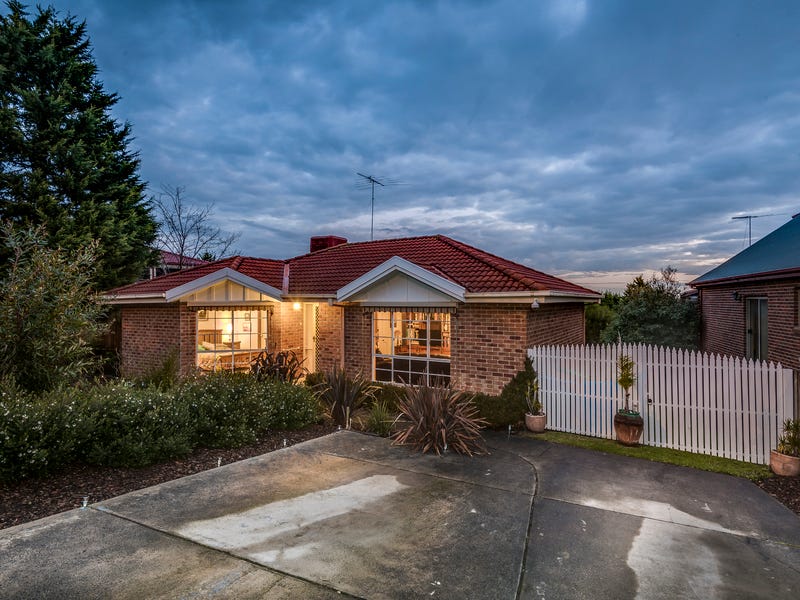 116 Gleneagles Drive, Endeavour Hills, VIC 3802