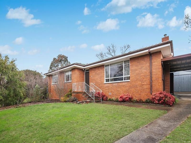 4 Aird Place, Farrer, ACT 2607 Property Details