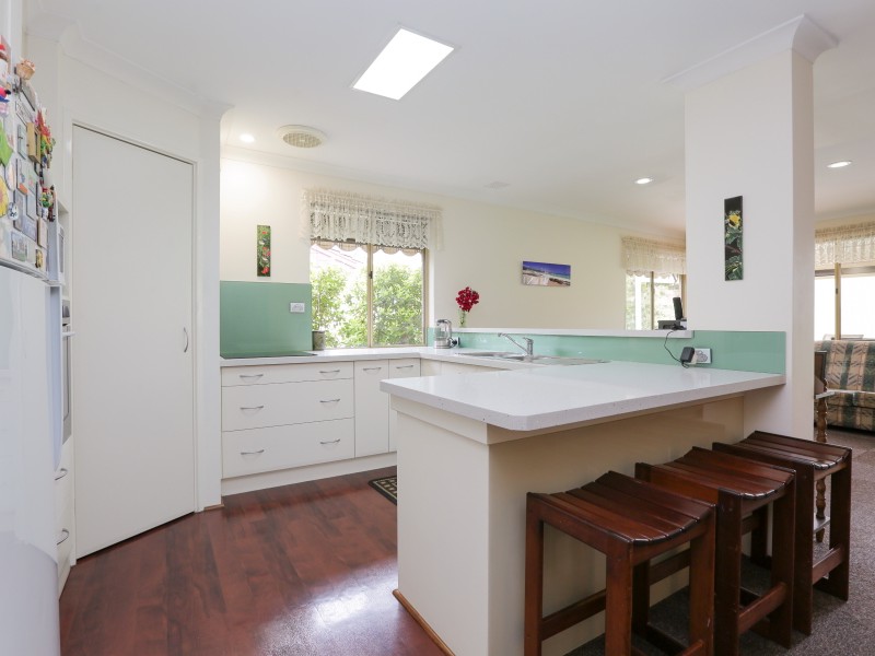 17 Regal Drive, Thornlie, WA 6108