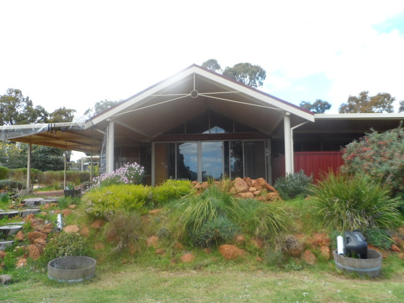 8 Marginata Parade, Jarrahdale, WA 6124 Property Details
