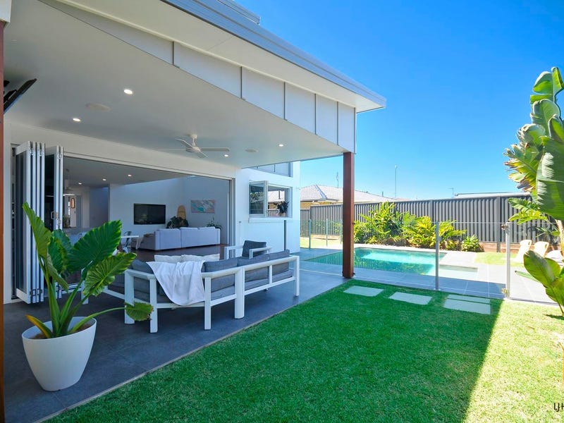 12 Mahogany Drive, Palm Beach, QLD 4221