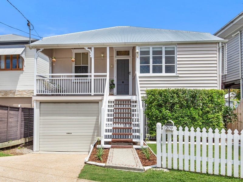 209 Rainbow Street, Sandgate, Qld 4017 Property Details