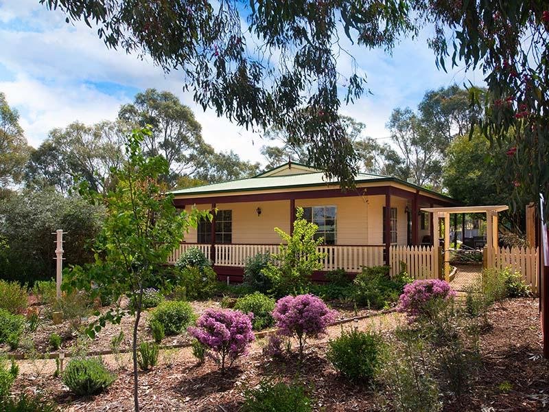 17 Gaffney Street, Castlemaine, Vic 3450 Property Details