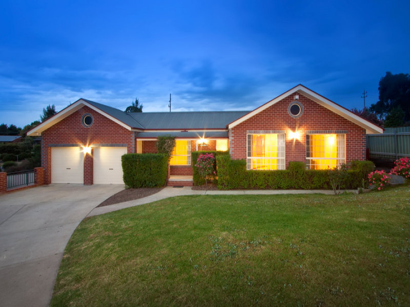 8 Kincora Place, Bourkelands, NSW 2650