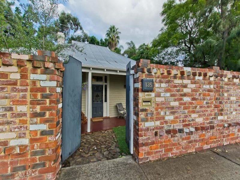 135 Whatley Crescent, Bayswater, WA 6053 Property Details