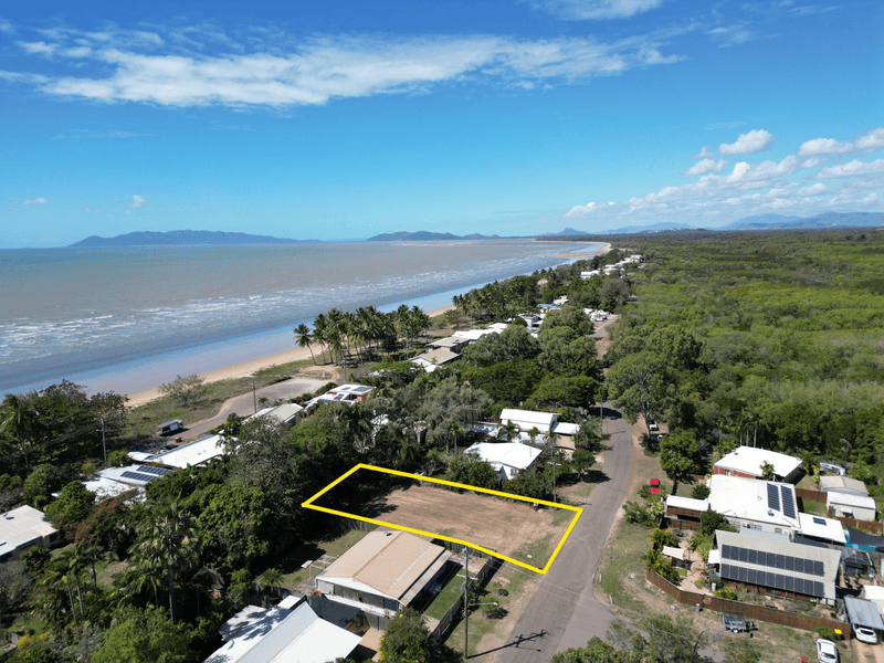 11 Cay Street, Saunders Beach, QLD 4818