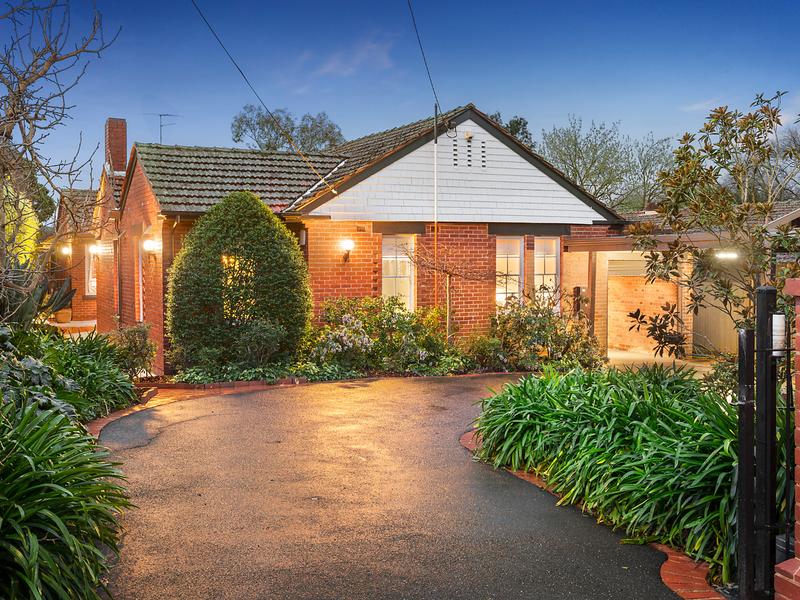 15 Balmoral Cres, Surrey Hills, VIC 3127