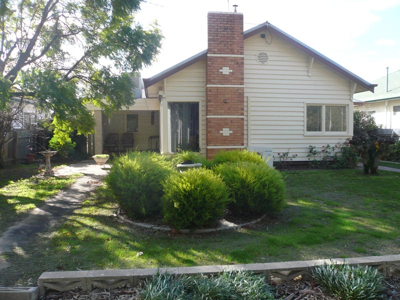 61 Craig Avenue, Warracknabeal, VIC 3393