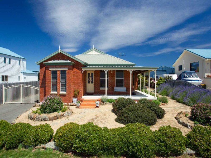 4 Court, Swansea, Tas 7190 Property Details