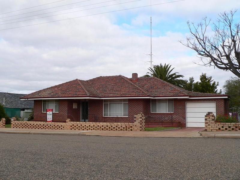 35 Mcintyre Street, Dumbleyung, WA 6350