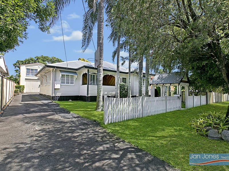 5 Bedroom Houses for Sale in Redcliffe, QLD 4020