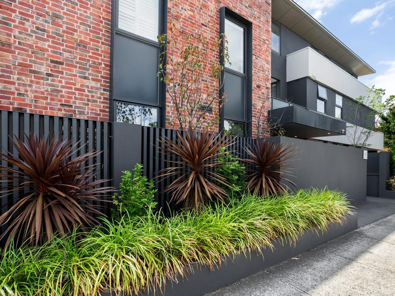 102/687 Toorak Road, Kooyong, Vic 3144 - Property Details