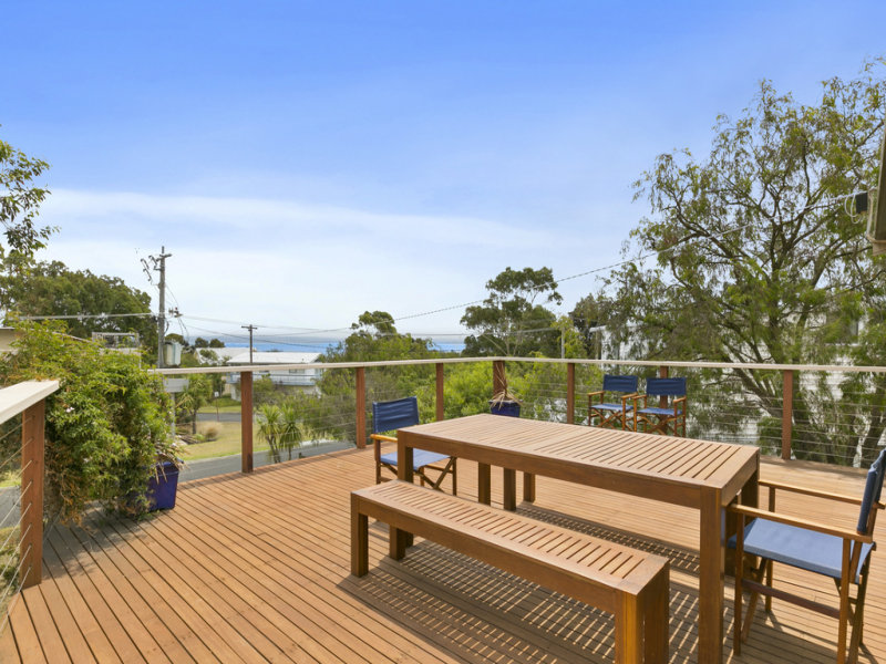 1 Sunseeker Court, Cowes, Vic 3922 Property Details