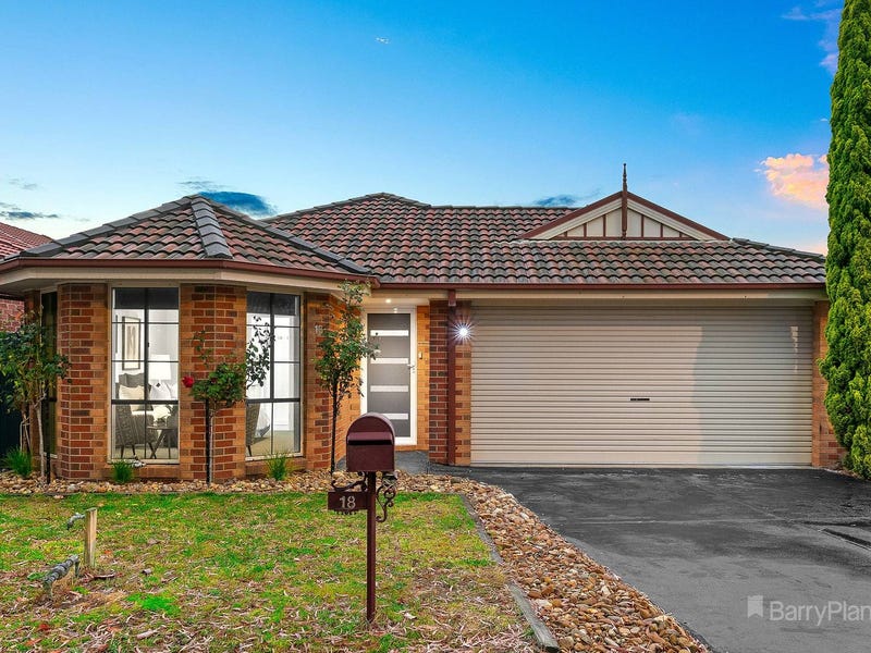 18 Blackwood Drive, Pakenham, VIC 3810