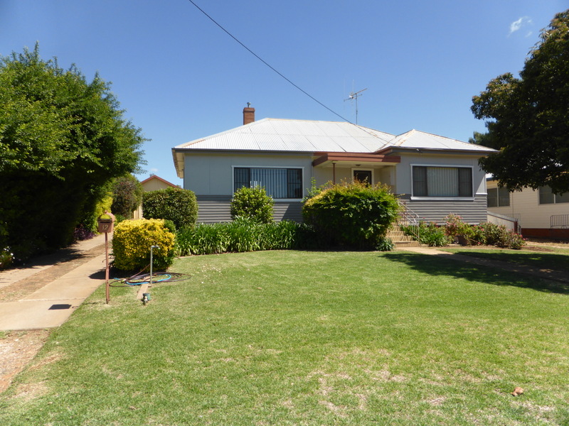 12 Pearce Street, Parkes, NSW 2870 Property Details