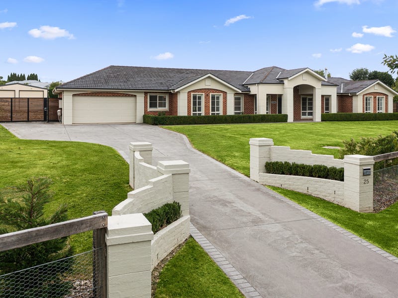 25 Watkins Drive, Moss Vale, NSW 2577