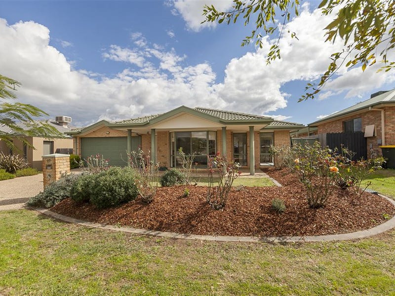 27 Tesselaar Street, Gungahlin, ACT 2912 Property Details