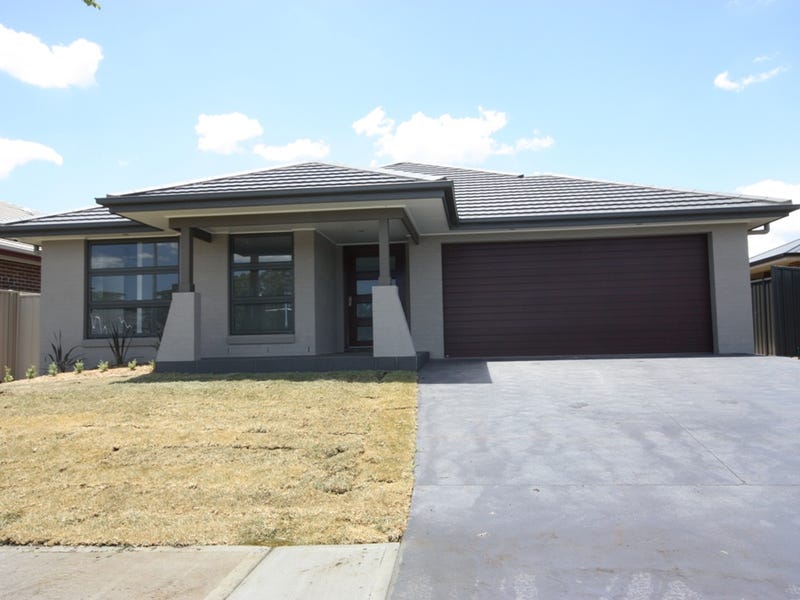 8 Carpenter Street, Elderslie, NSW 2570