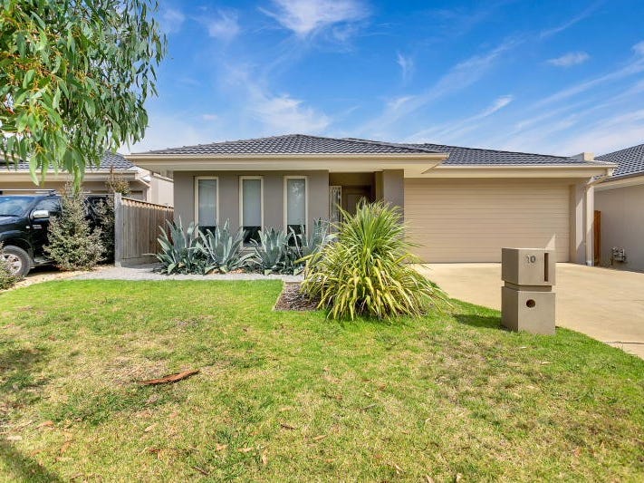 10 Clarence Court, Sandhurst, Vic 3977 Property Details