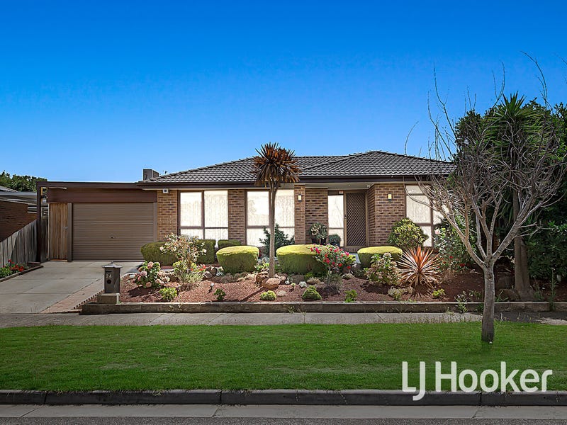 24 The Parkway Hampton Park Vic 3976 Realestate Com Au