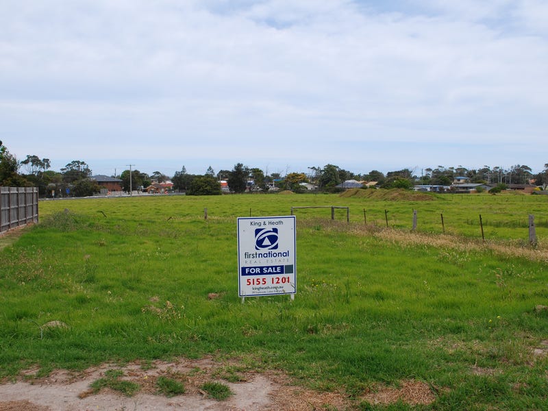 24 Golf Links Road, Lakes Entrance, VIC 3909
