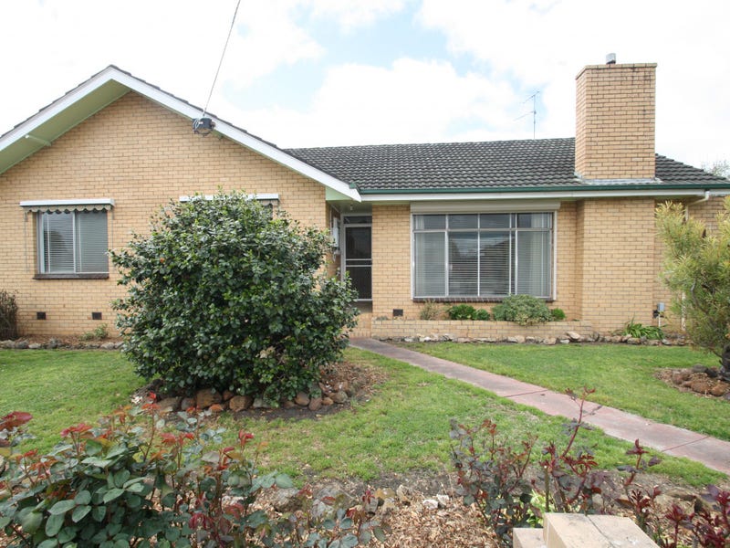 38 Henty Street, Coleraine, Vic 3315 House for Sale