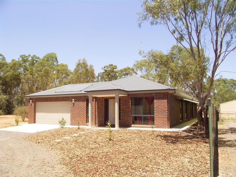 104 Carolyn Way, Maiden Gully, VIC 3551