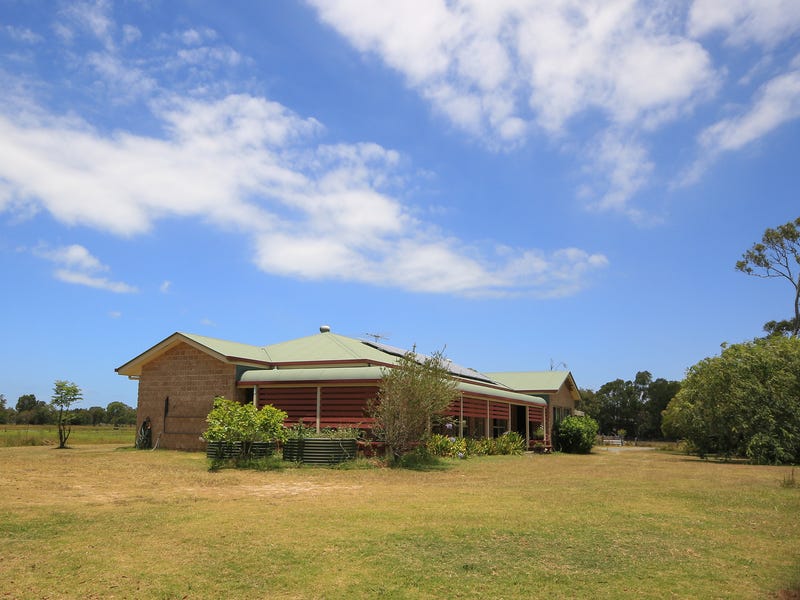 290 Wallace Road N, Beachmere, QLD 4510