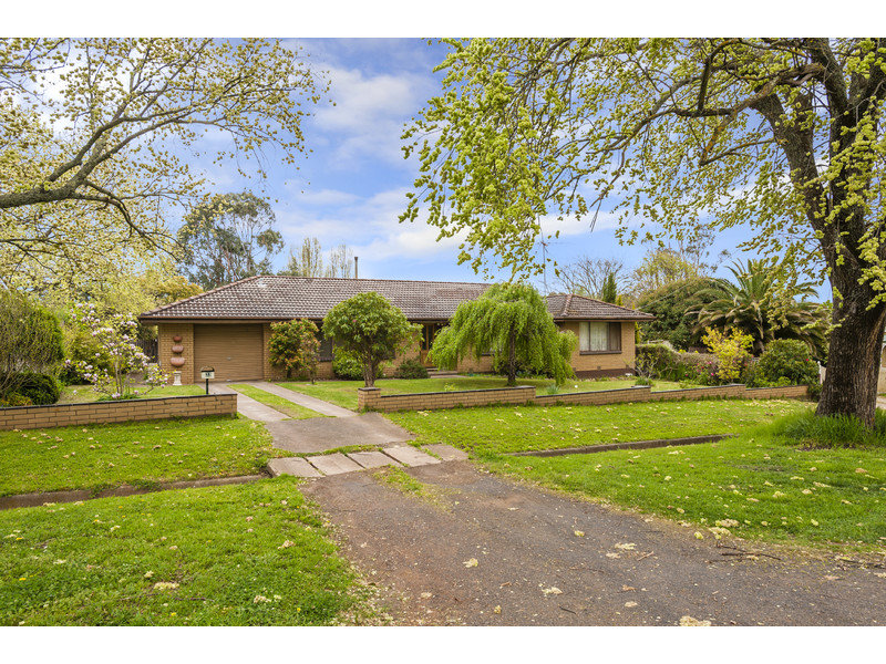 33 Raglan Street, Lancefield, Vic 3435 Property Details