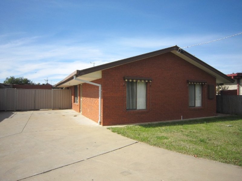 76 Crossen St, Echuca, Vic 3564 Property Details