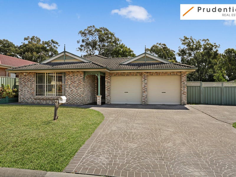 3 Moss Place, St Helens Park, NSW 2560