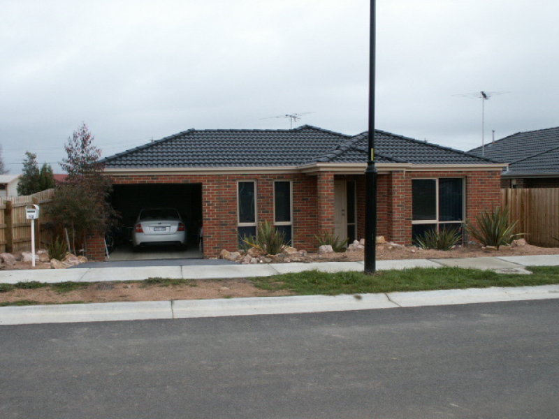 12 MAPLE CRESCENT, Trafalgar, Vic 3824 Property Details