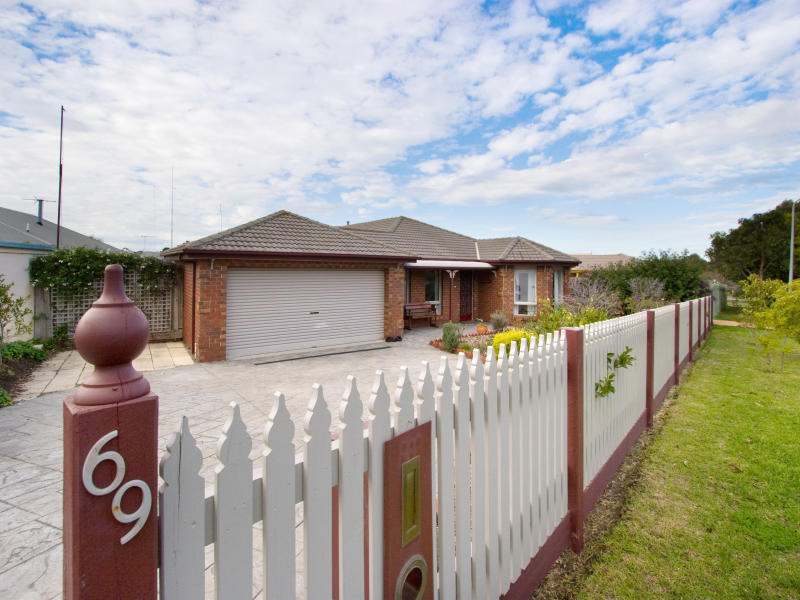 69 Jacaranda Crescent, Mornington, Vic 3931 Property Details