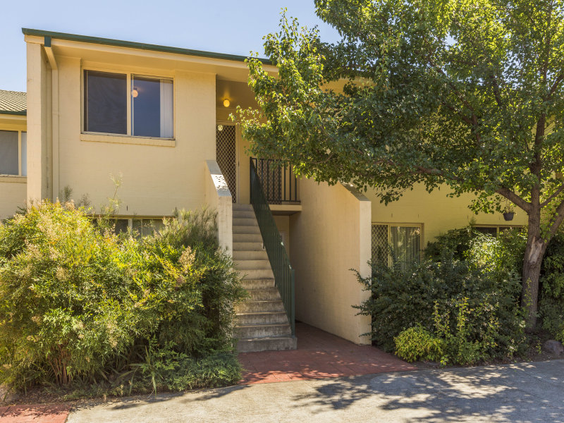 10 Byron Court, Phillip, ACT 2606