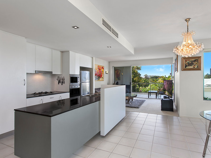 8/742 'The Glades' Peninsula Drive, Robina, Qld 4226 Property Details