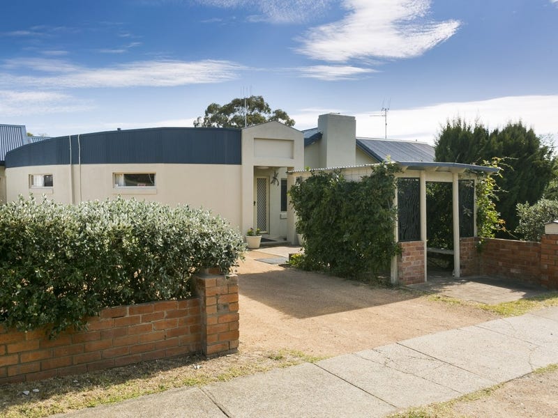 15 Munro Road, Queanbeyan, NSW 2620