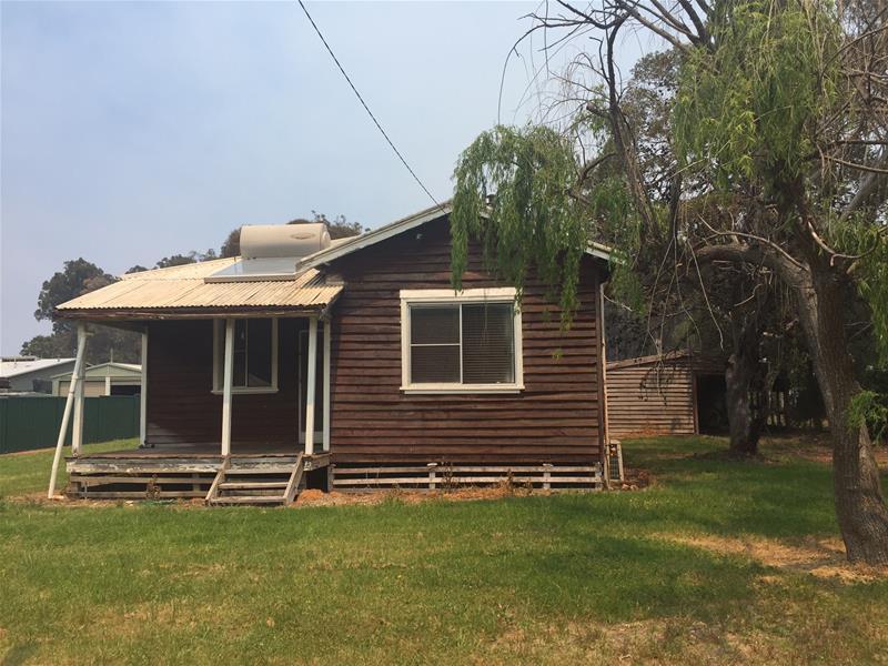 53 Marginata Crescent, Dwellingup, WA 6213 Property Details