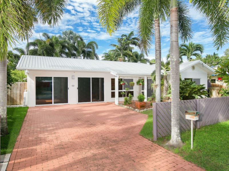 23 Magnolia Street, Holloways Beach, QLD 4878
